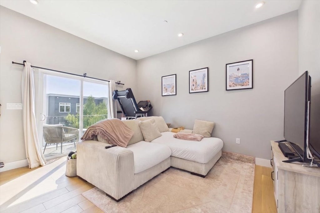 60 Cross Street E ST #319, Somerville, MA Photo #7