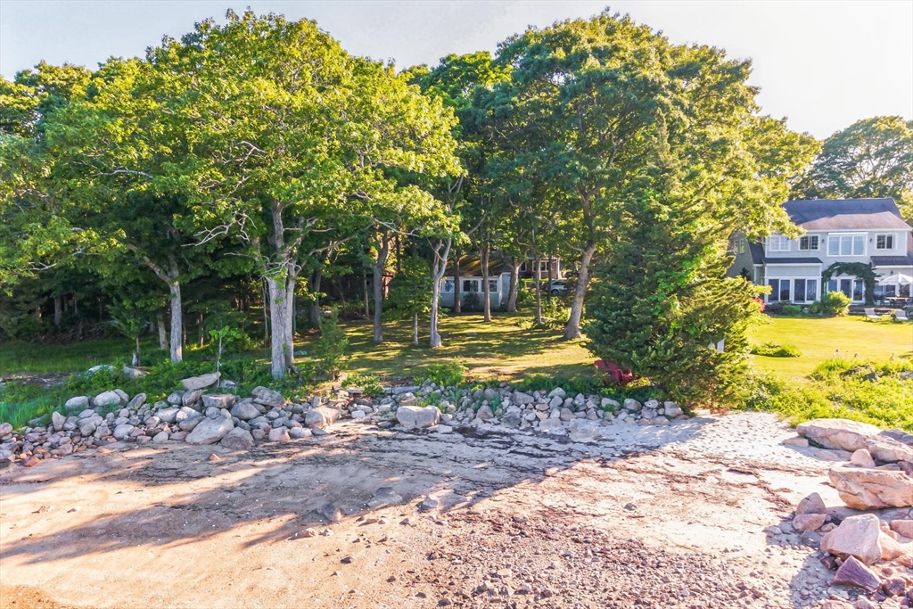 16 Spinnaker Ln