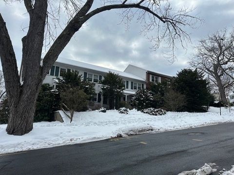 153 Round Hill Rd 153 Northampton MA 01060