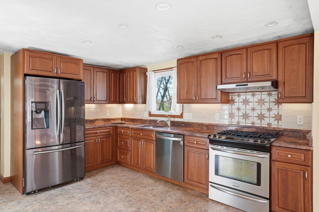 3 Fairway Dr