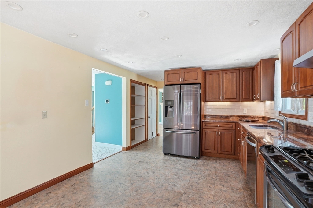 3 Fairway Dr