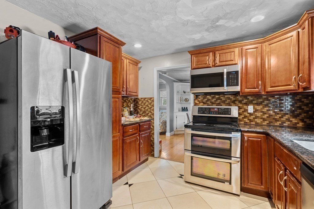 4 Ludington Rd
