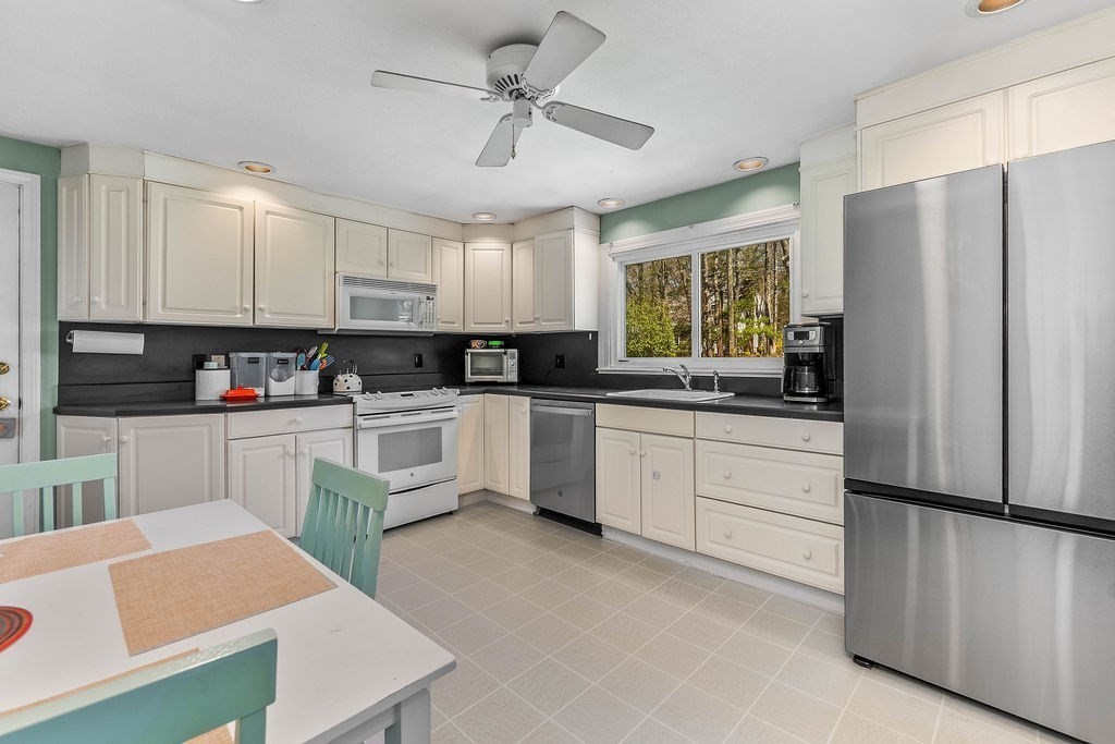 10 Country Club Drive