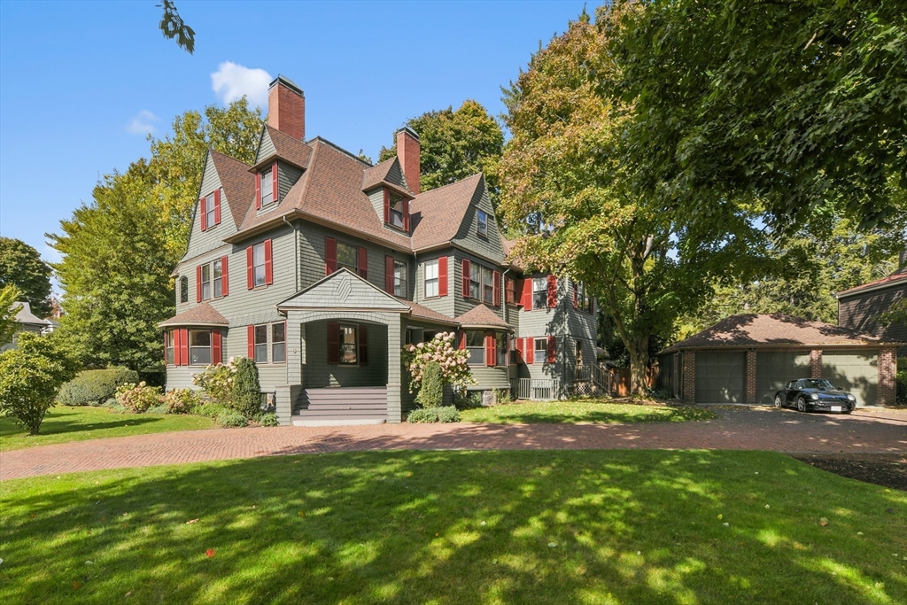 8 Traill Street