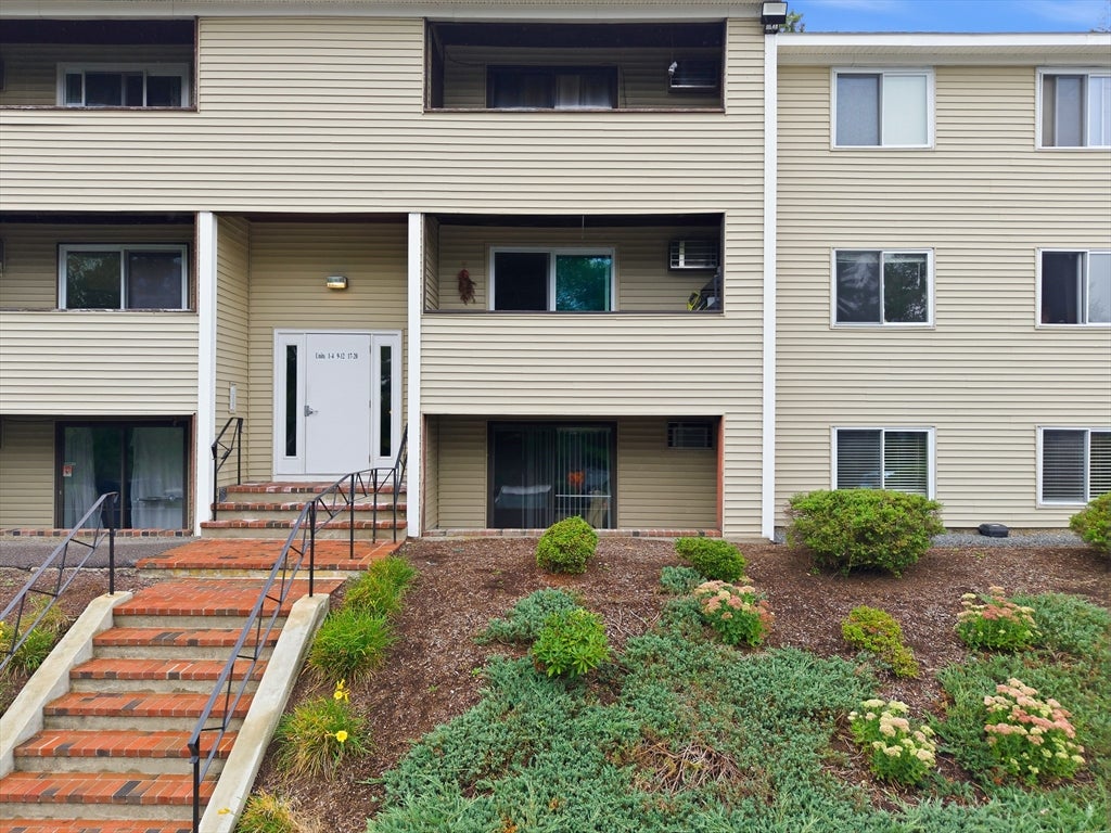 129 Quaker Hwy #3, Uxbridge, MA Photo #1
