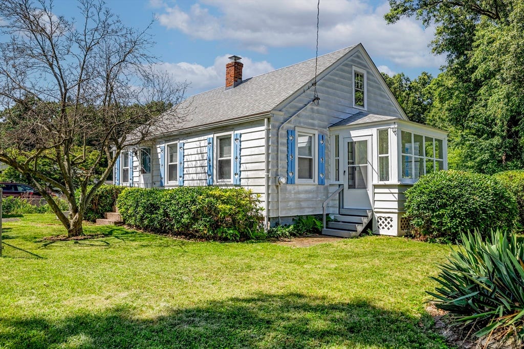 Photo of 154 Lamont St, Springfield, MA 01119 (MLS # 73555922)