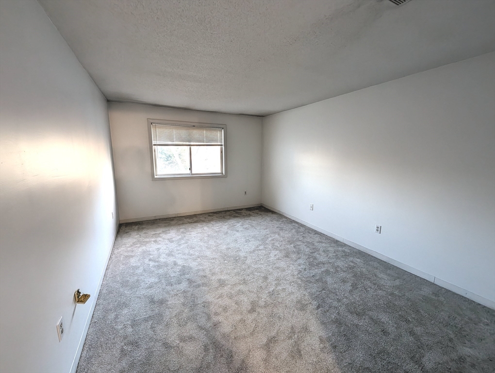 Franklin, Massachusetts 02038, United States, 2 Bedrooms Bedrooms, ,1 BathroomBathrooms,Residential,Active,254613