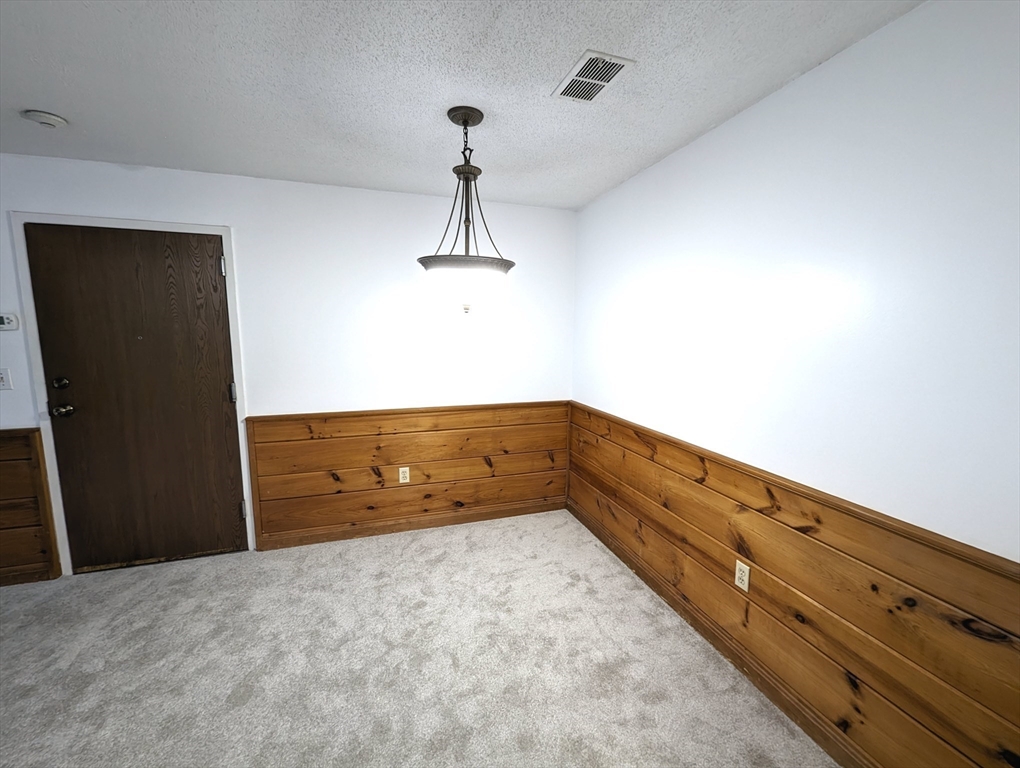 Franklin, Massachusetts 02038, United States, 2 Bedrooms Bedrooms, ,1 BathroomBathrooms,Residential,Active,254613