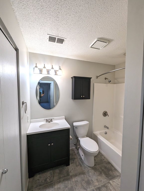 Franklin, Massachusetts 02038, United States, 2 Bedrooms Bedrooms, ,1 BathroomBathrooms,Residential,Active,254613