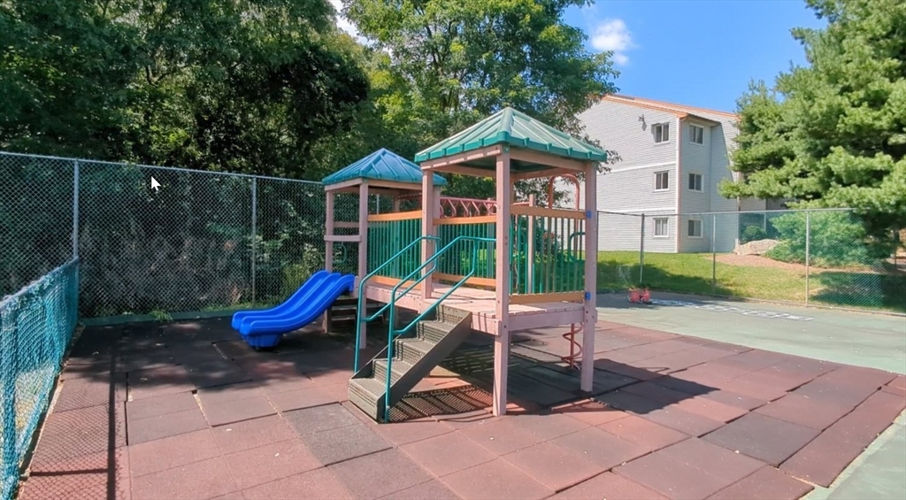 Franklin, Massachusetts 02038, United States, 2 Bedrooms Bedrooms, ,1 BathroomBathrooms,Residential,Active,254613