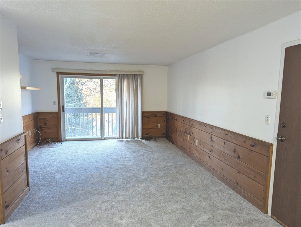 Franklin, Massachusetts 02038, United States, 2 Bedrooms Bedrooms, ,1 BathroomBathrooms,Residential,Active,254613