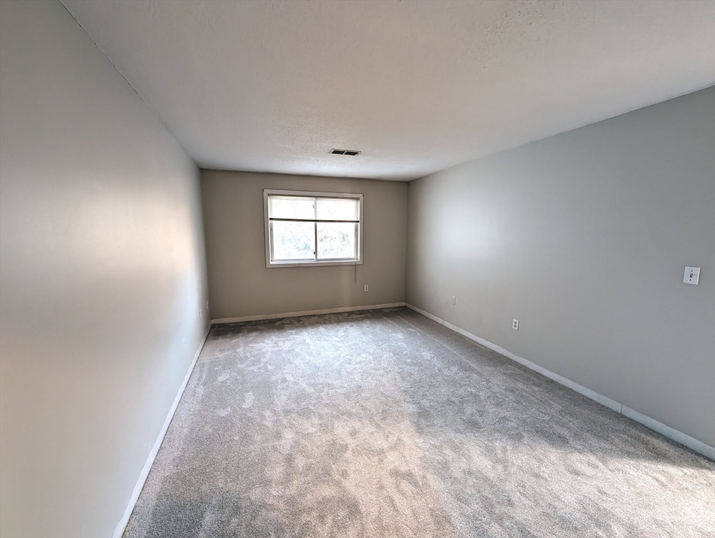 Franklin, Massachusetts 02038, United States, 2 Bedrooms Bedrooms, ,1 BathroomBathrooms,Residential,Active,254613