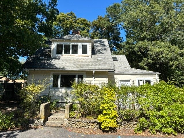 Photo of 126 Lakehurst Ave, Weymouth, MA