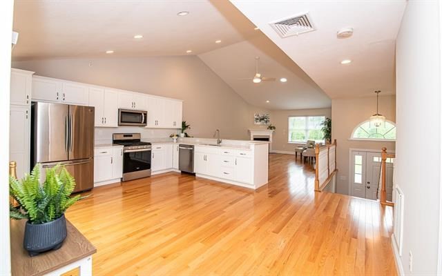 Hampstead, New Hampshire 03826, United States, 2 Bedrooms Bedrooms, ,3 BathroomsBathrooms,Residential,Active,148670