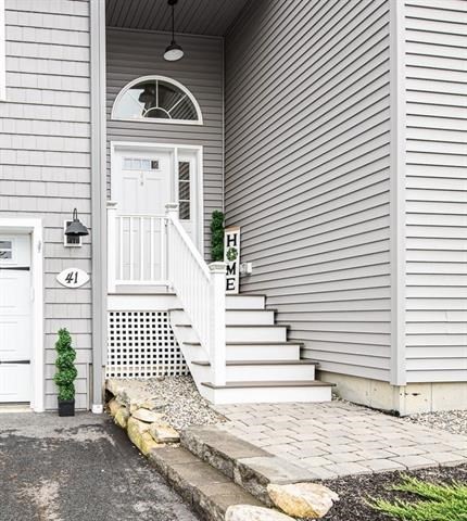 Hampstead, New Hampshire 03826, United States, 2 Bedrooms Bedrooms, ,3 BathroomsBathrooms,Residential,Active,148670