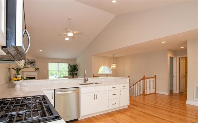 Hampstead, New Hampshire 03826, United States, 2 Bedrooms Bedrooms, ,3 BathroomsBathrooms,Residential,Active,148670