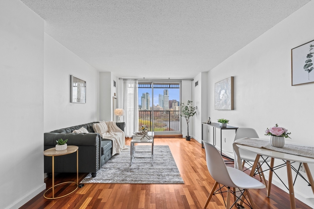 8-10 Museum Way 1205