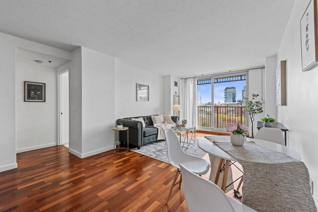 8-10 Museum Way 1205
