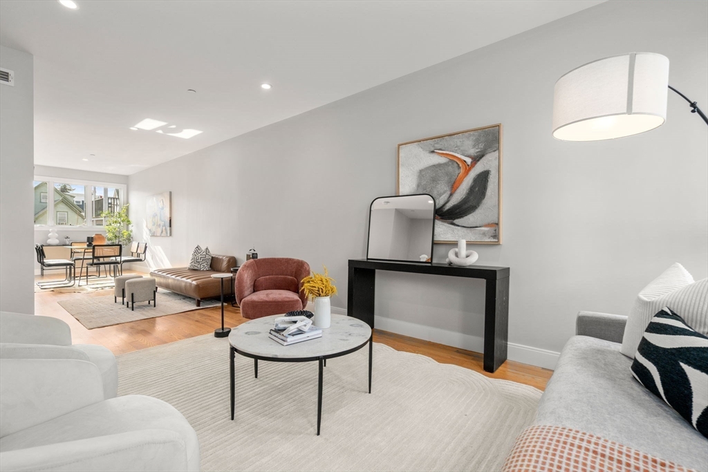 123-125 Centre St TH4