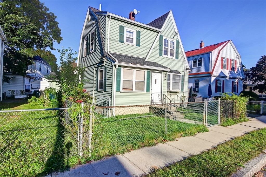 270 Newbury Ave