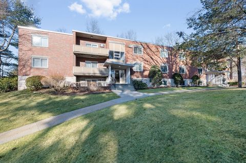 Photo of 33 Jacqueline Rd #D, Waltham, MA 02452 (MLS # 73470811)