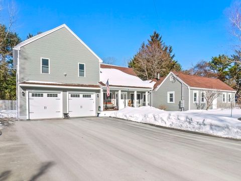 Photo of 12 Warren St, Georgetown, MA 01833 (MLS # 73481975)