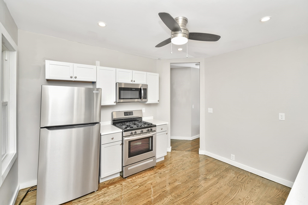 81 Ellington St