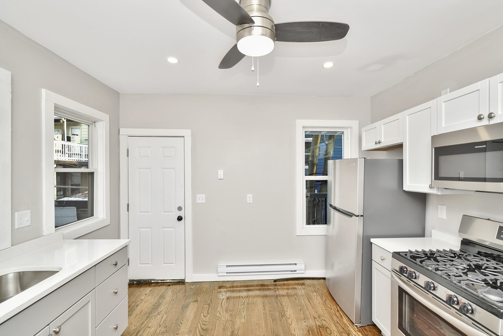 81 Ellington St