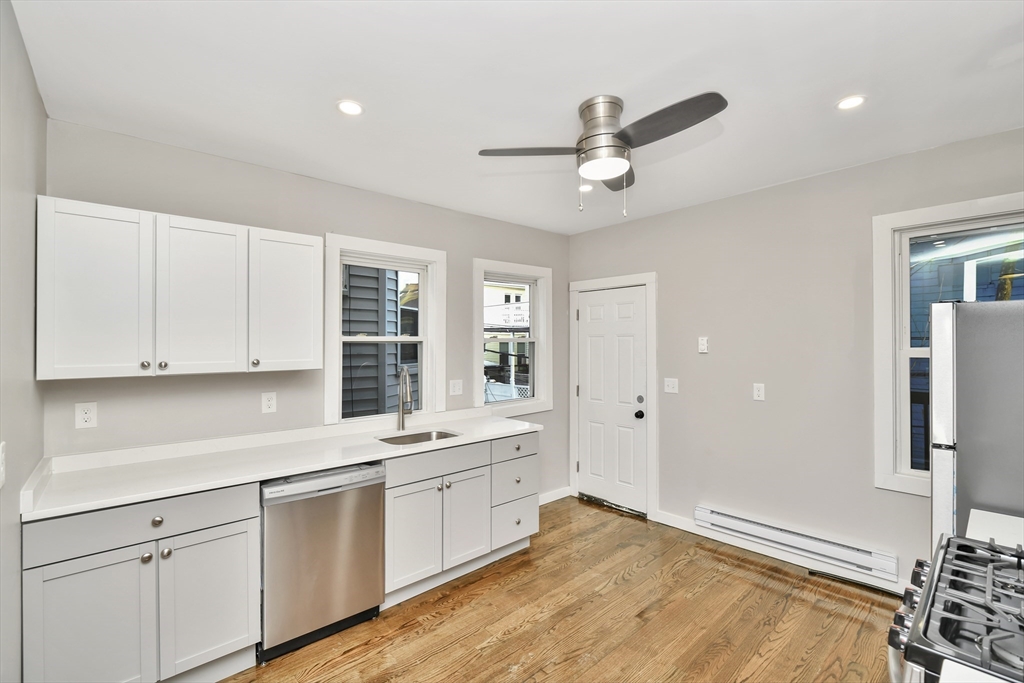 81 Ellington St