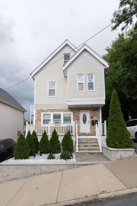 14 Russell Everett MA 02149
