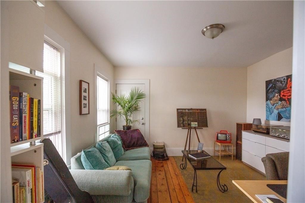 186 Carpenter St 2F