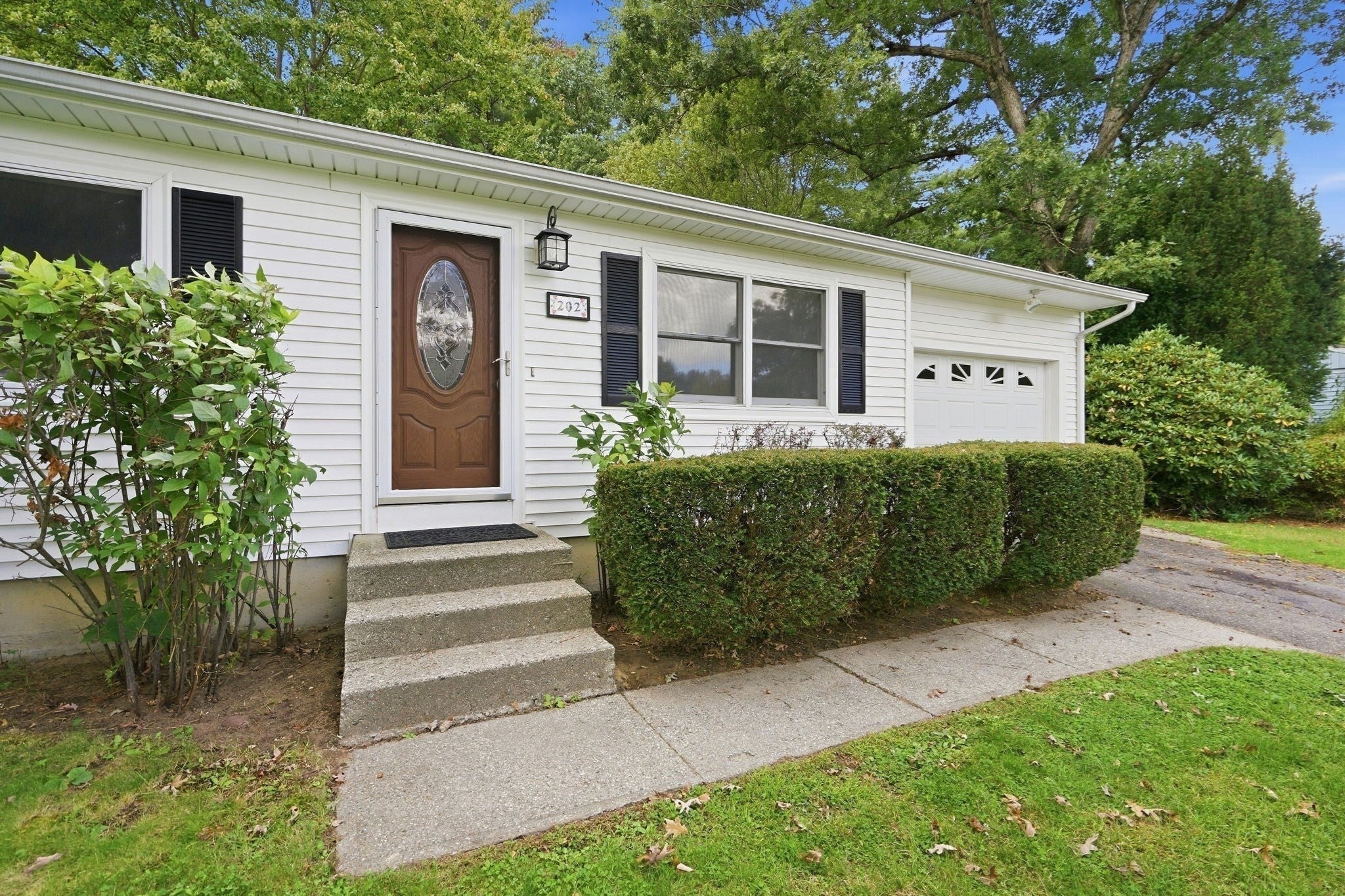 202 Glenoak Dr, Springfield, MA, 202 Glenoak Dr, Springfield, MA Photo #4