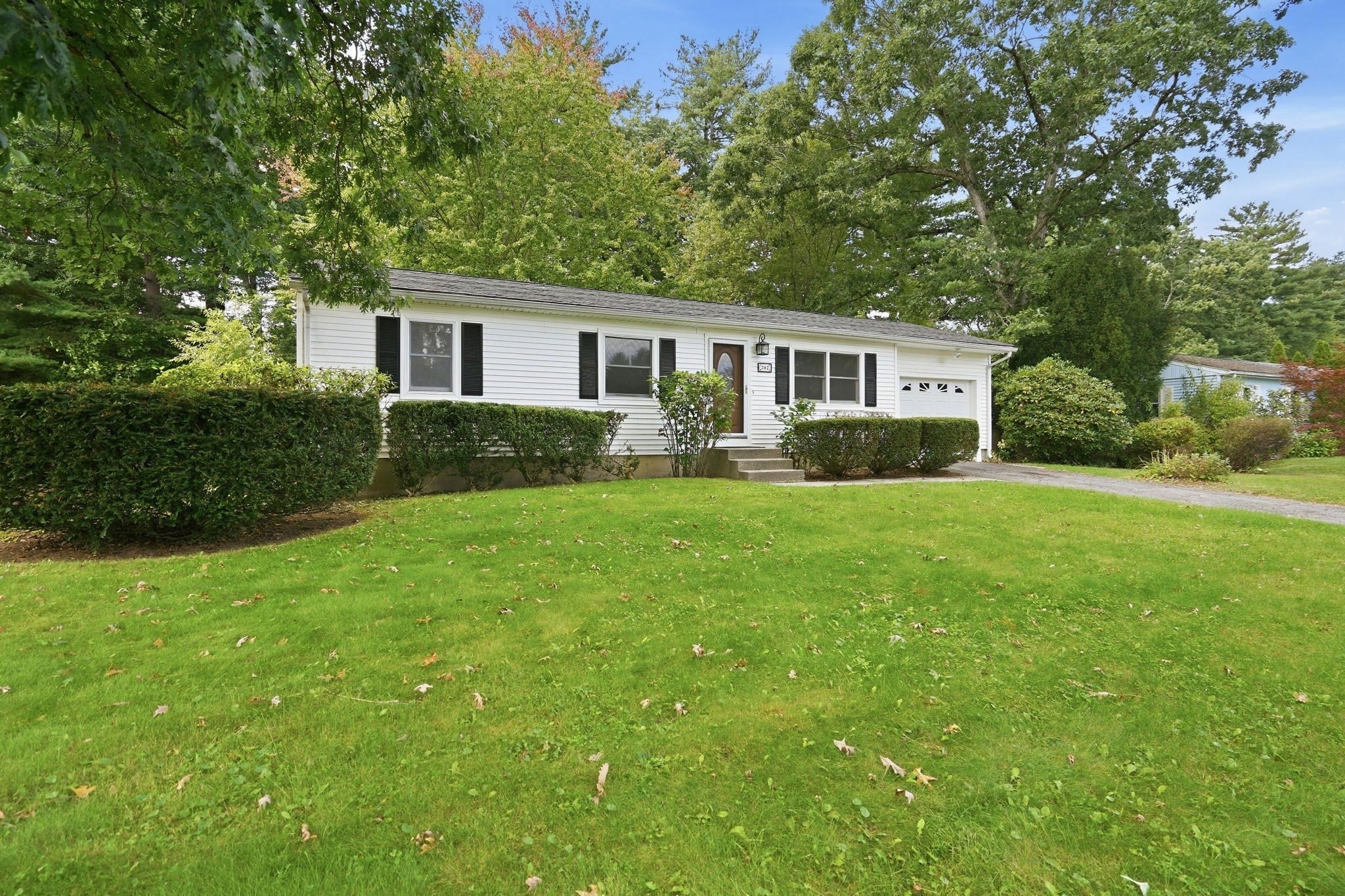 202 Glenoak Dr, Springfield, MA, 202 Glenoak Dr, Springfield, MA Photo #3