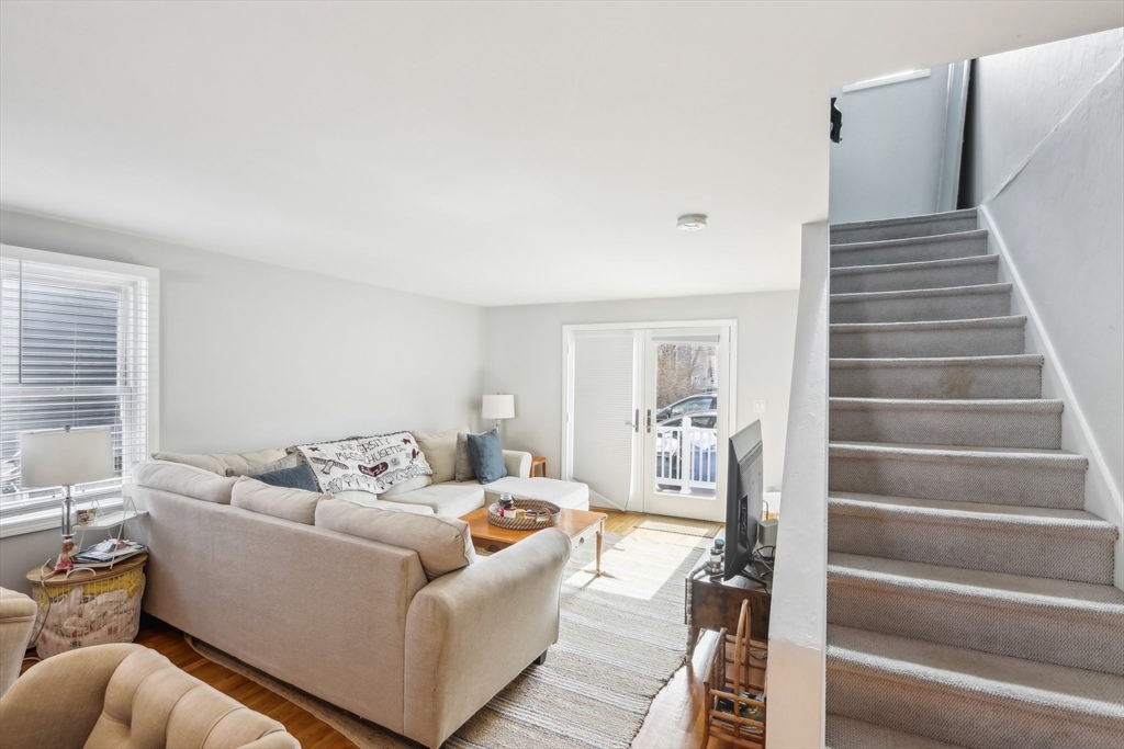203 W 6th St 203