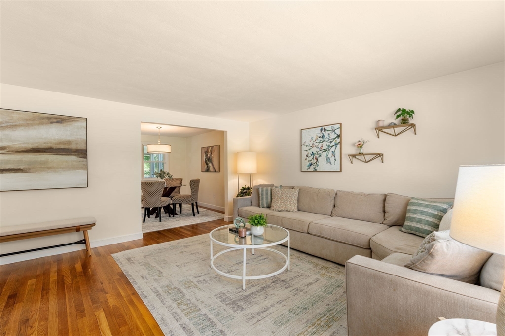 11 Longmeadow Road