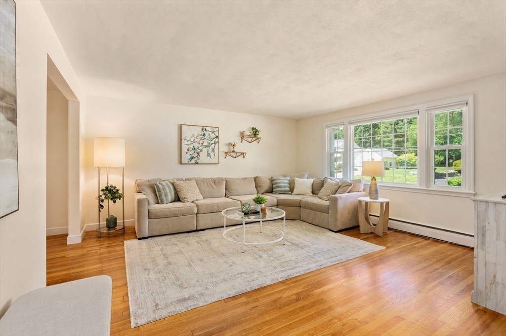 11 Longmeadow Road