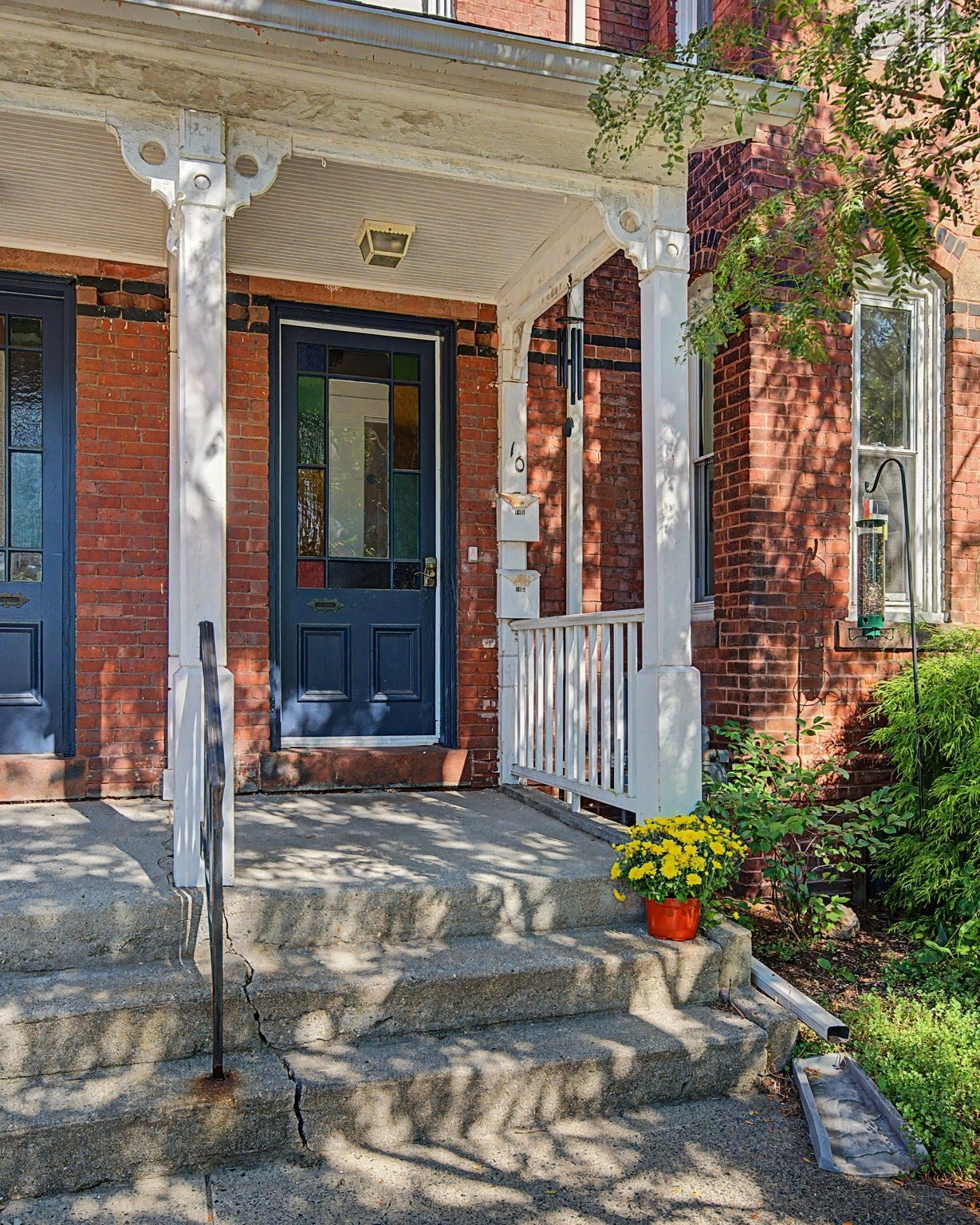 10 A Graves Ave A