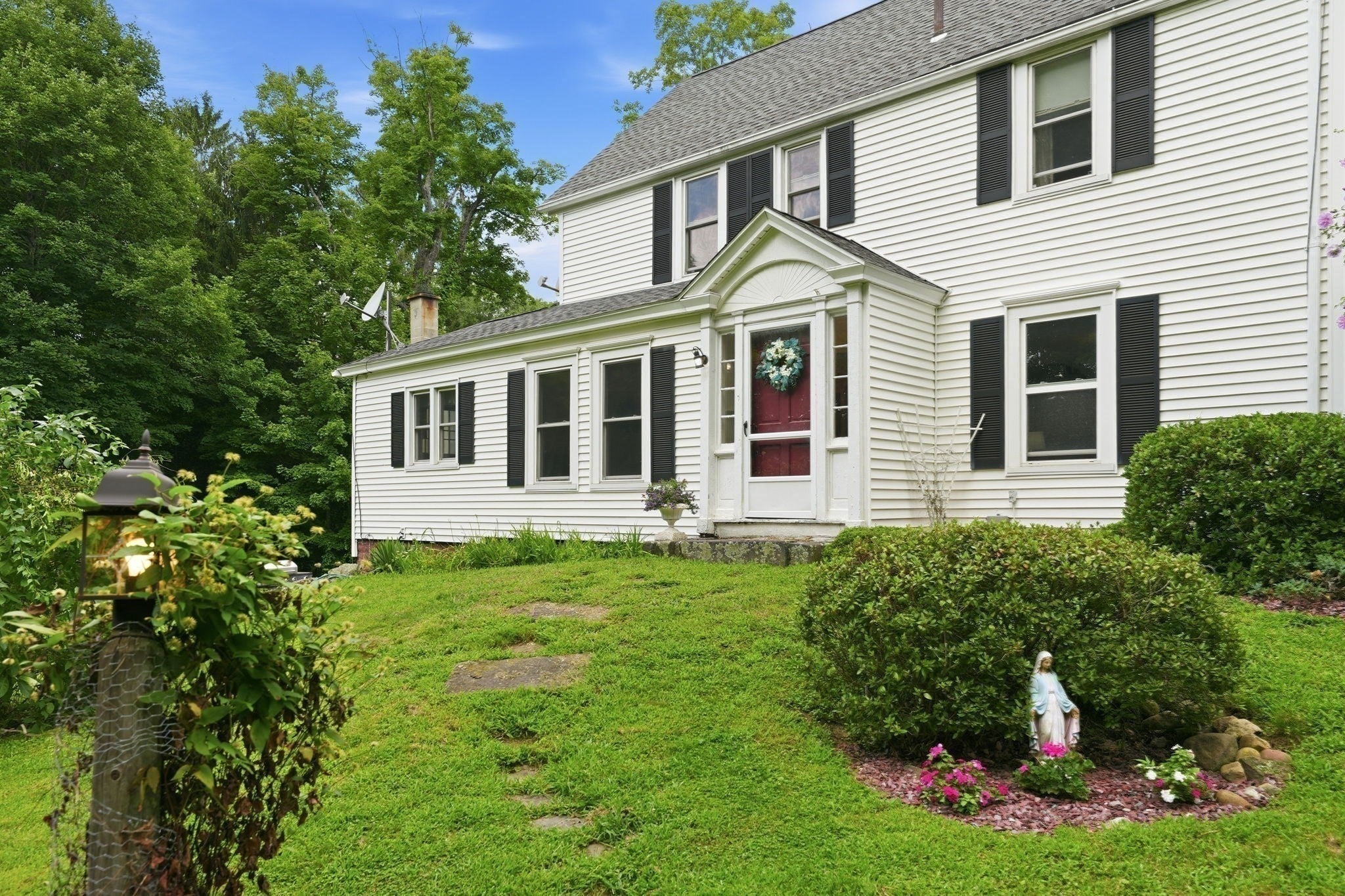 211 Main St