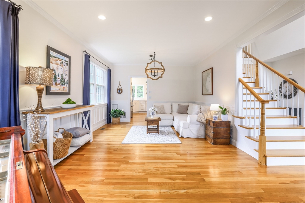 10 Strawberry Knoll Dr