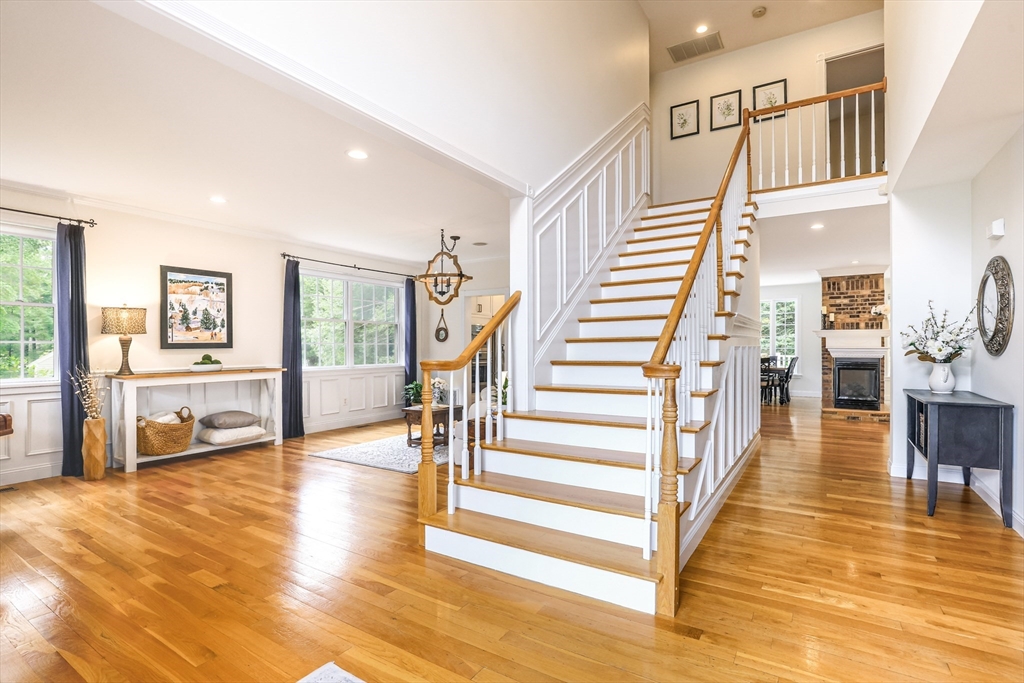 10 Strawberry Knoll Dr