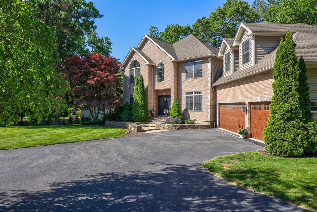 10 Strawberry Knoll Dr