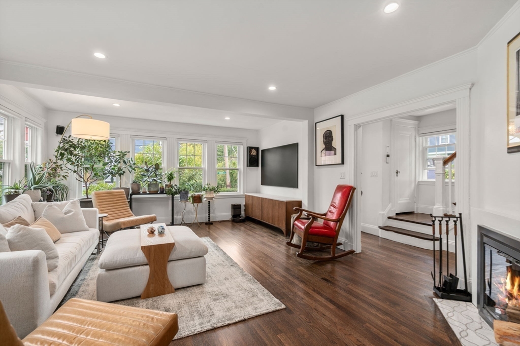 11 Furnival Rd