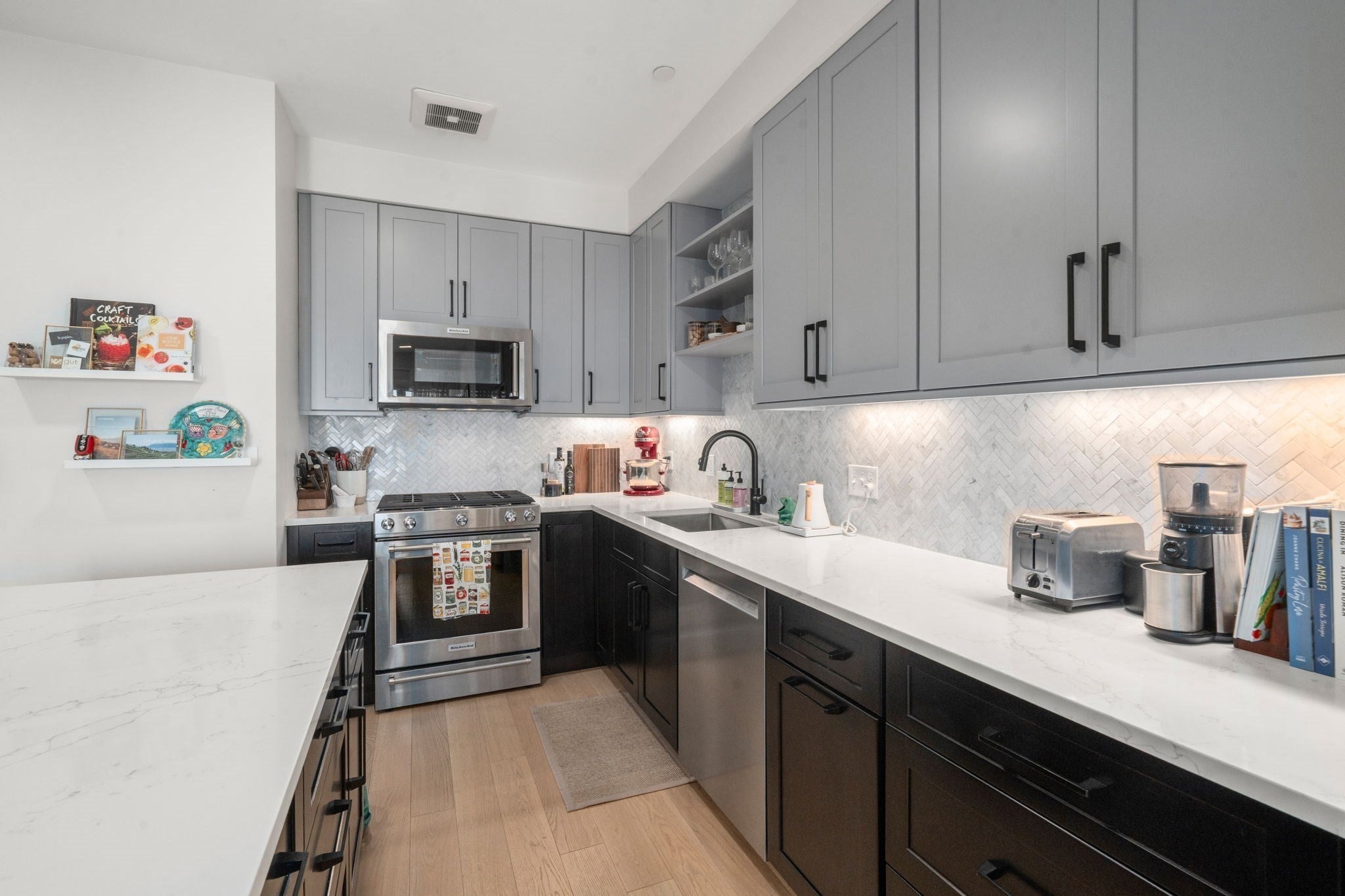 287 Maverick St 309
