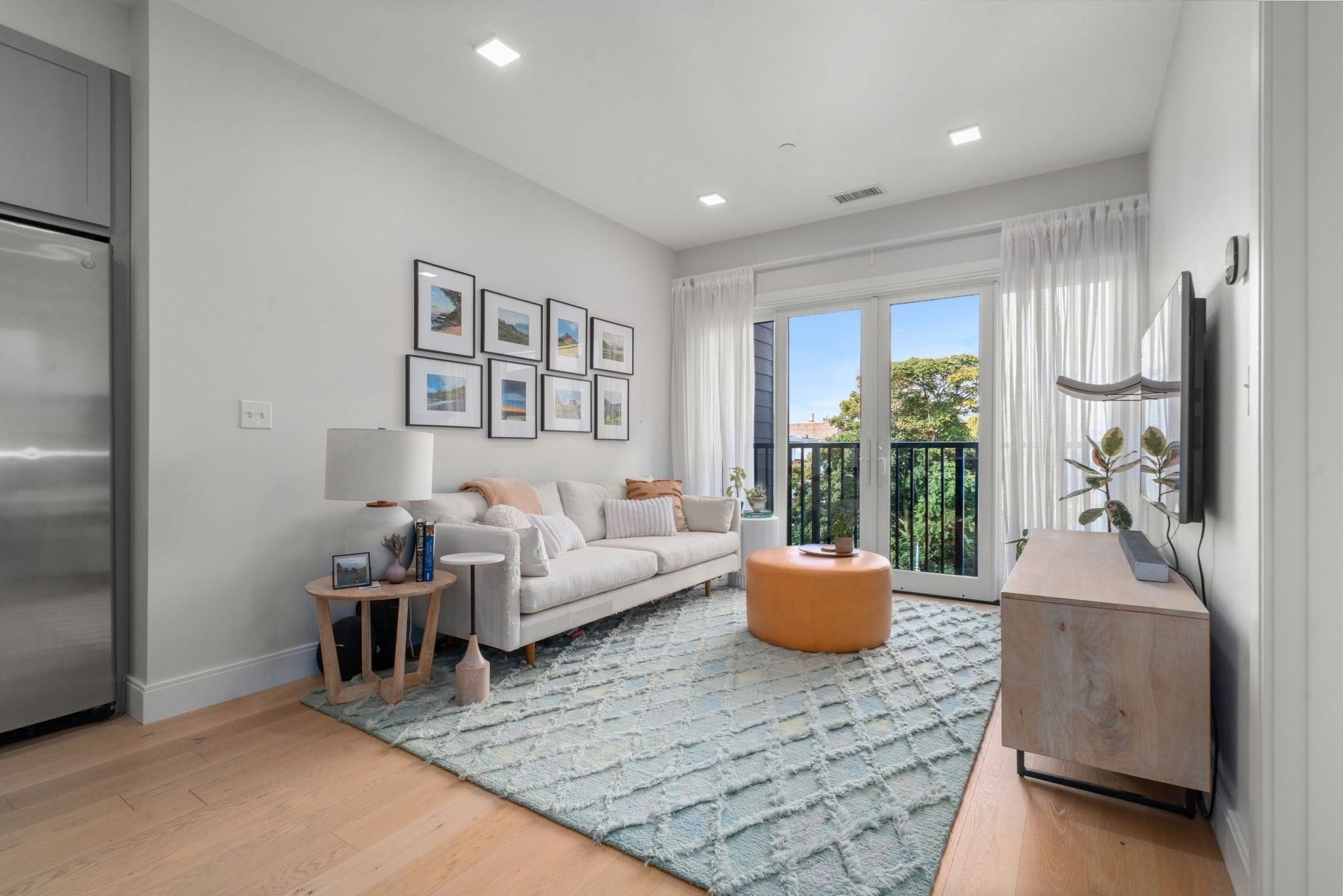 287 Maverick St 309