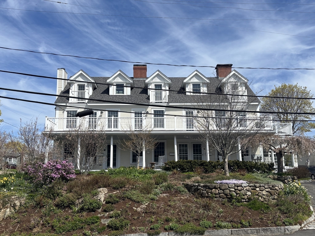 4 Margin St A