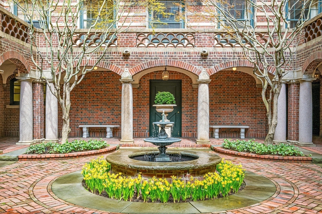 101 Chestnut Street E