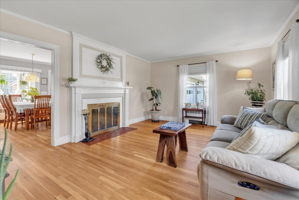 8 Hillside Rd