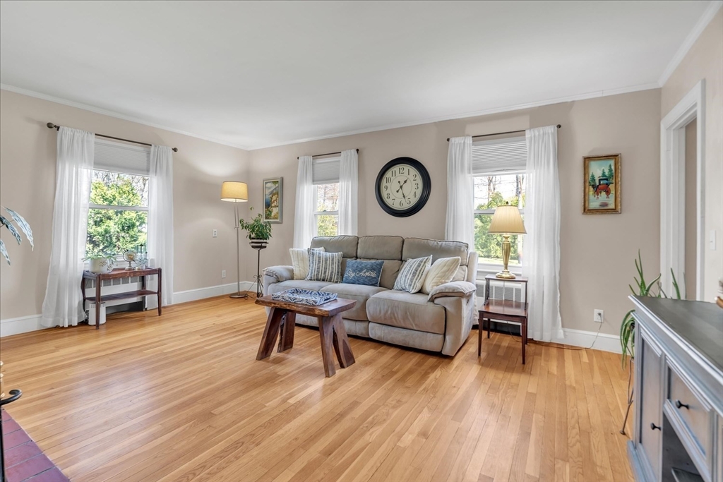 8 Hillside Rd