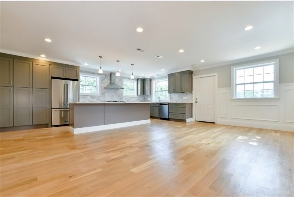 235 Webster Ave Unit 2