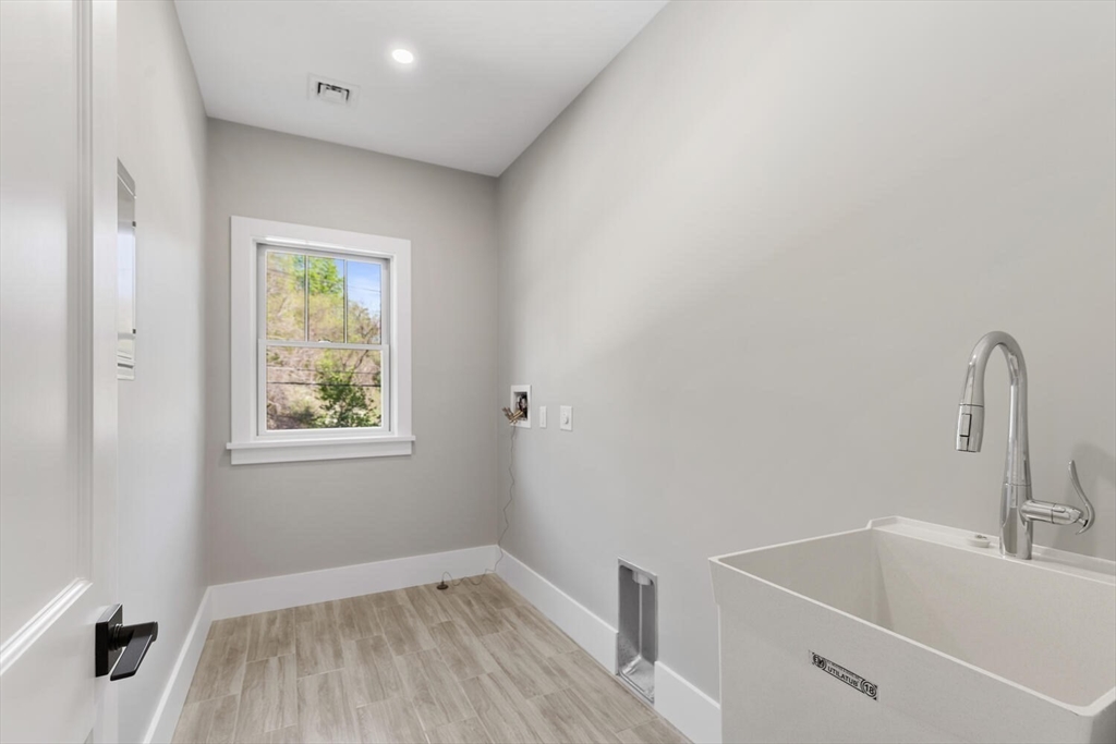 Belmont, Massachusetts 02478, United States, 6 Bedrooms Bedrooms, ,5 BathroomsBathrooms,Residential,Active,162823